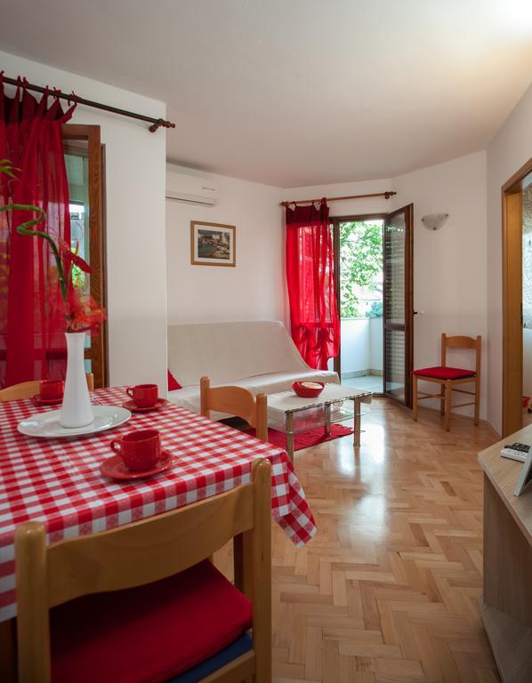 Kornelija 2 Apartment Podgora Room photo